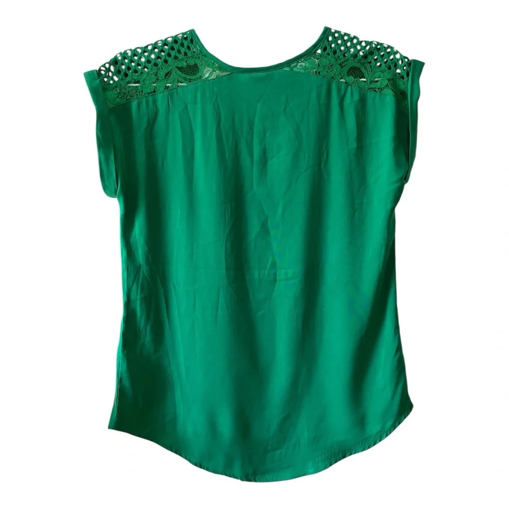 Green Lace flower pattern intricate Short Sleeve V neckl Women blouse size small